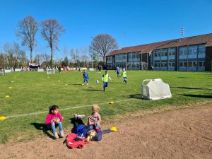 Sonniger Fußballspaß im Eschpark - Blockspieltag der Minikicker