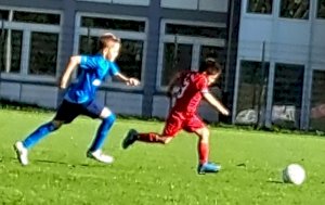 E-Junioren gewinnen Spitzenduell