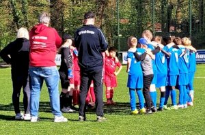 Ein Spiel voller Wendungen – E-Junioren mit großem Willenssieg