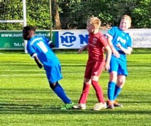 Ein Spiel voller Wendungen – E-Junioren mit großem Willenssieg