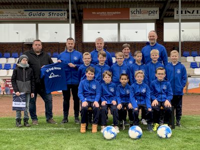Neue Präsentationsanzüge für die E1-Jugend des SV Groß Hesepe