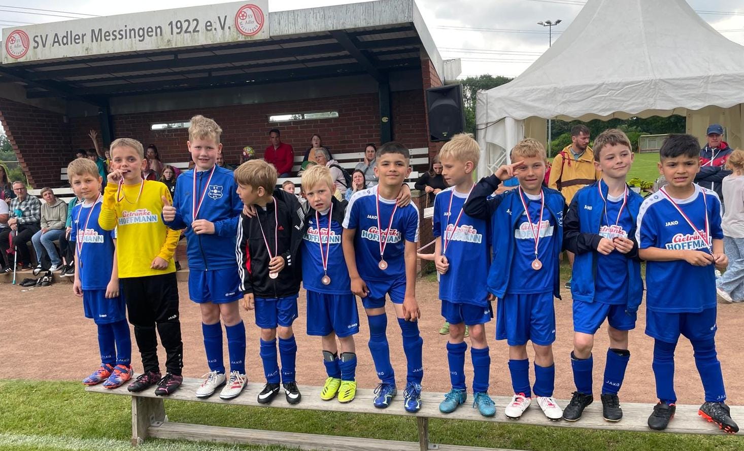 F-1 Jugend überrascht Trainerteam in Messingen